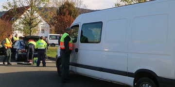 Zadrželi drogy, padělky oblečení, ale i nelegální migranty