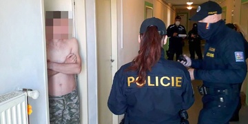 Při razii zadrželi pět cizinců