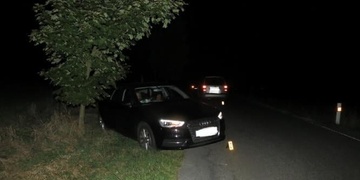 Opilec naboural do protijedoucího vozu, který bohužel vezl i děti