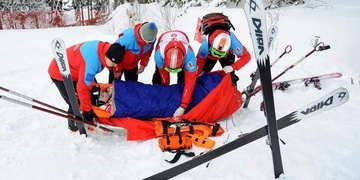 Na sjezdovku opět dosedal vrtulník LZS, nyní k ošetření malého chlapce