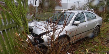 "Zaparkoval" na zahradě, auto pečlivě zamkl a kamsi odešel
