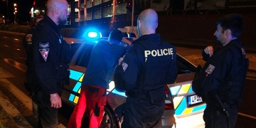Opět policejní honička - zfetovaný řidič se pokusil ujet strážníkům