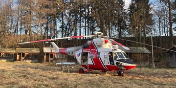 Pád ženy z okna ve třetím patře