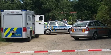 Záhadná smrt, cizinec se měl utopit v pár v centimetrech vody