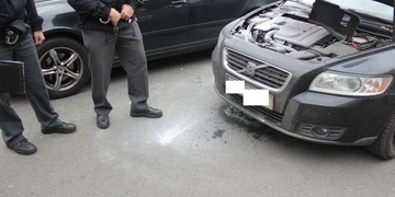 Požár auta v Plzni uhasil v zárodku kolemjedoucí řidič