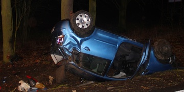 Auto na střeše i sražený cyklista