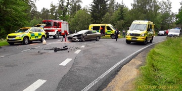 Při čelním střetu byli zraněni čtyři lidé