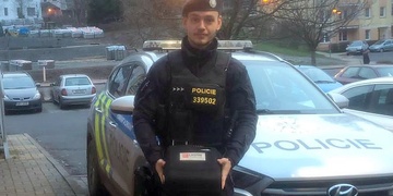 Perfektní spolupráce syna s policisty tatínkovi zachránila život