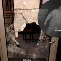 Skrz sklo se probíjel čtvrt hodiny