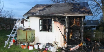 Celkem tři lidé před hodinou uhořeli v zahradní chatce