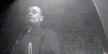 Z auta odcizil i platební kartu, kterou pak využil k výběru