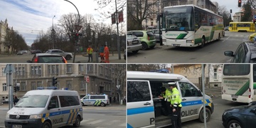 Autobus naboural policisty
