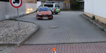 Policisté pátrají po totožnosti řidiče elektrokoloběžky