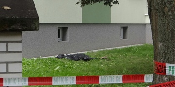 Policie a koroner zasahují v ulici Elišky Krásnohorské