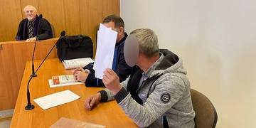 Teprve dvanáctiletou dívenku nutil k sexu doma i v kamionu