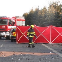 Muž zemřel ve svém voze