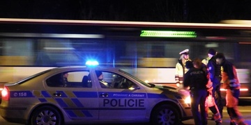 Kuba chtěl pomoci napadenému, skončil sám zkopaný