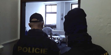 Ani nedělní kontrola cizinců se neobešla bez prohřešků