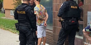 Agresivní muž řádil na poště, zasahovat musela policie