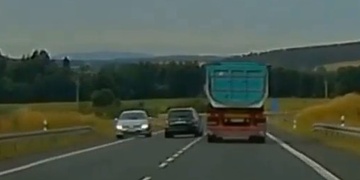 Silniční pirát ohrozil protijedoucí auta