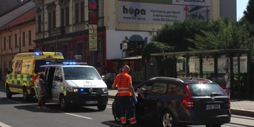 Sražená chodkyně i cyklista