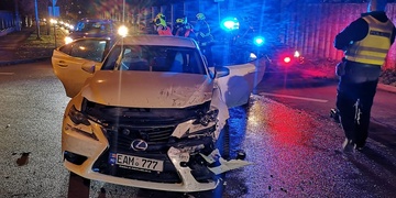 Čelní střet vozů