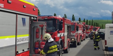 Požár haly spustil evakuaci zaměstnanců