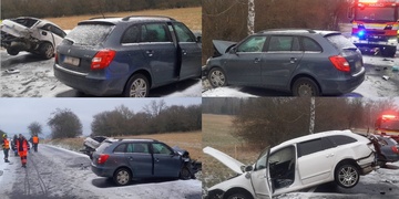 Střet dvou vozů uzavřel silnici mezi Plzní a Starým Plzencem