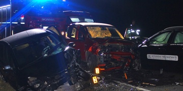 Nebezpečné předjíždění zapříčinilo hromadnou nehodu