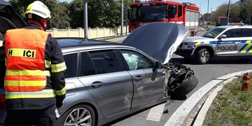 Střet auta s kamionem na Rokycanské třídě