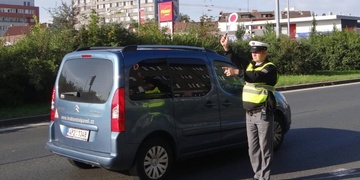 Opilý řidič zdržel policejní akci