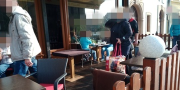 Nepovolený provoz Caffe Fellini ukončili strážníci