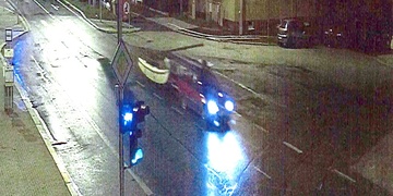 Neviděli jste nehodu Peugeotu s katamaránem na vleku?