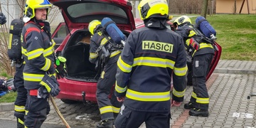 Auto začalo hořet za jízdy