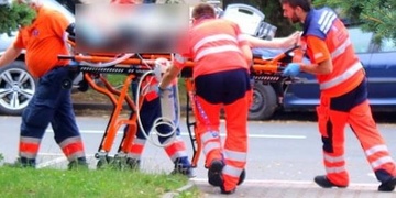 Uklouzla a spadla do bazénu