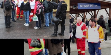 „Uprchlíky“ transportují přes Plzeň do Německa. Byli jsme na místě.