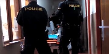 Silně opilý muž řádil v nemocnici