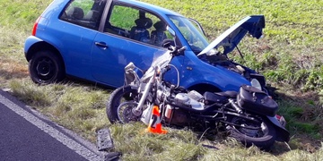 Střet motorky s autem u Všerub