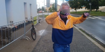 Těžce opilý cyklista se snažil ujet strážníkům