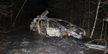 Když se mu auto nepodařilo ukrást, zapálil ho