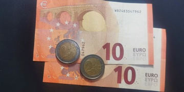 Žena zaplatila jeden a půl milionu korun, získala za to 24 eur