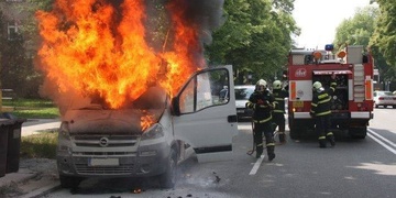 Shořela dodávka i s vybavením