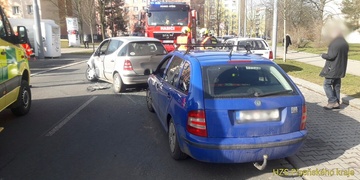 Při střetu vozů byla zraněna starší řidička