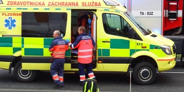 Řidička srazila dvě děti jdoucí po přechodu