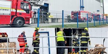 Požár v průmyslové hale na Borech