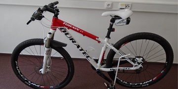 Policie pátrá po bicyklech i zloději