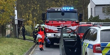 Děsivá nehoda, starší muž se zaklínil na plotě a visel z něj mnoho hodin hlavou dolů