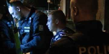 Auto řízené těžce opilým Rumunem projelo dětským hřištěm