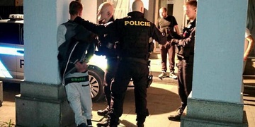 Po rvačce Rumunů s Moldavany skončili v nemocnici dva muži