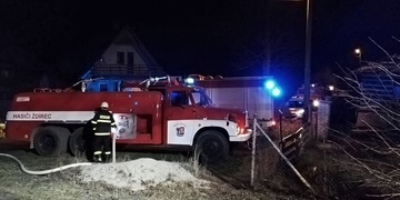 Hasiči likvidovali rozsáhlý požár stodoly ve Ždírci